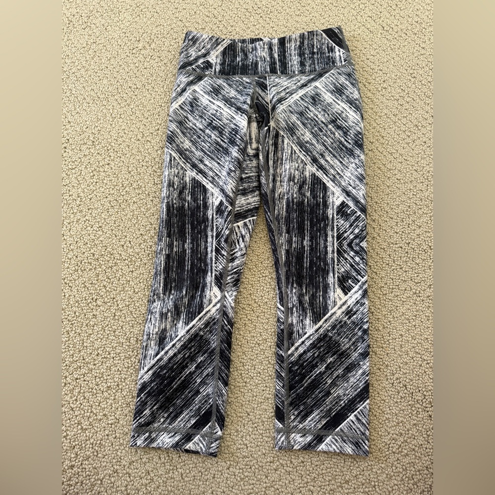 Lululemon Athletica Black and Gray Patterned Leggings